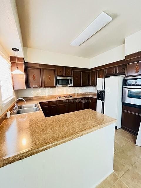 Beautifully maintained condo property image