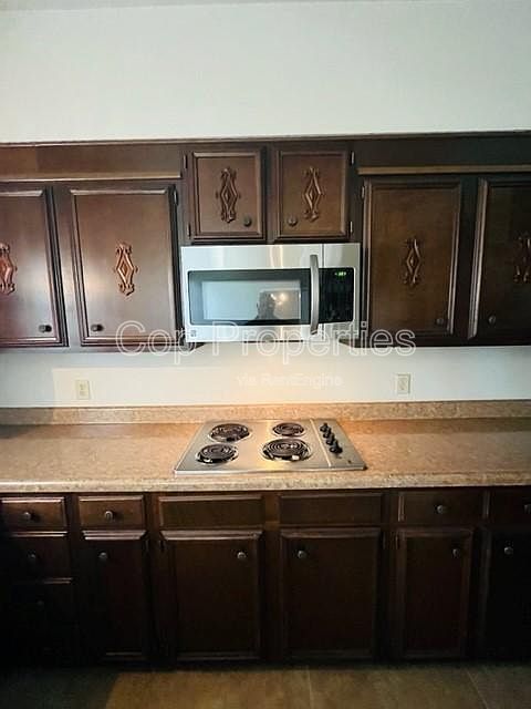 Beautifully maintained condo property image