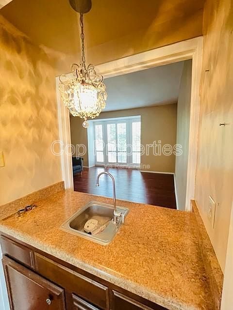 Beautifully maintained condo property image