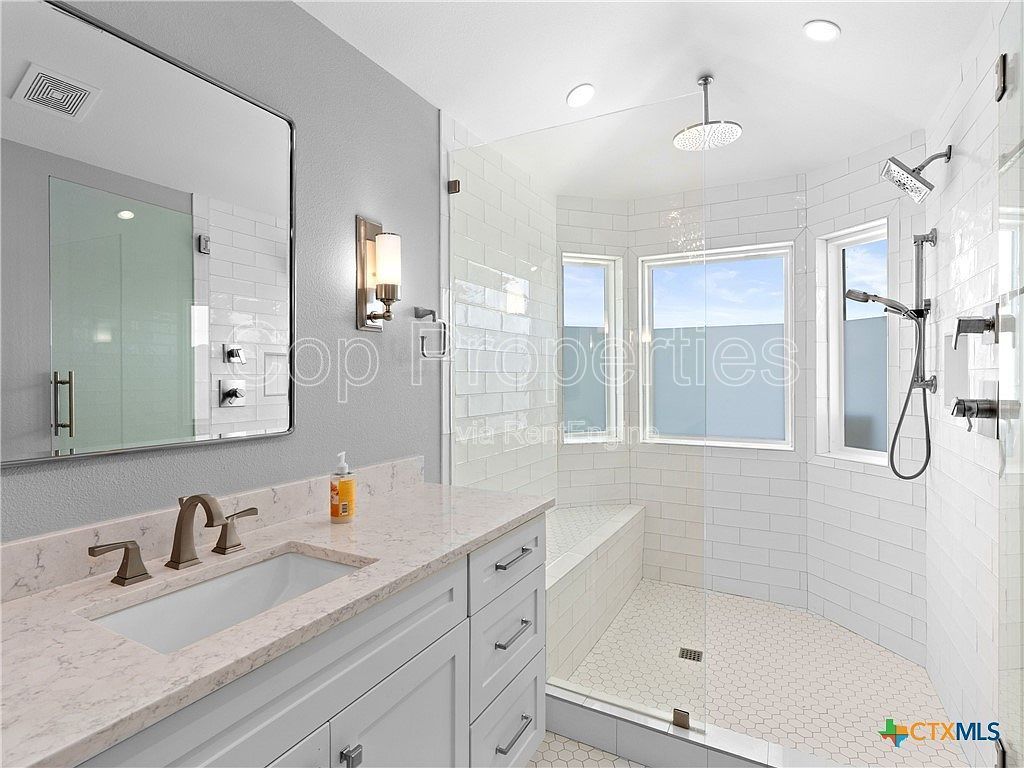 321 Village View Drive property image