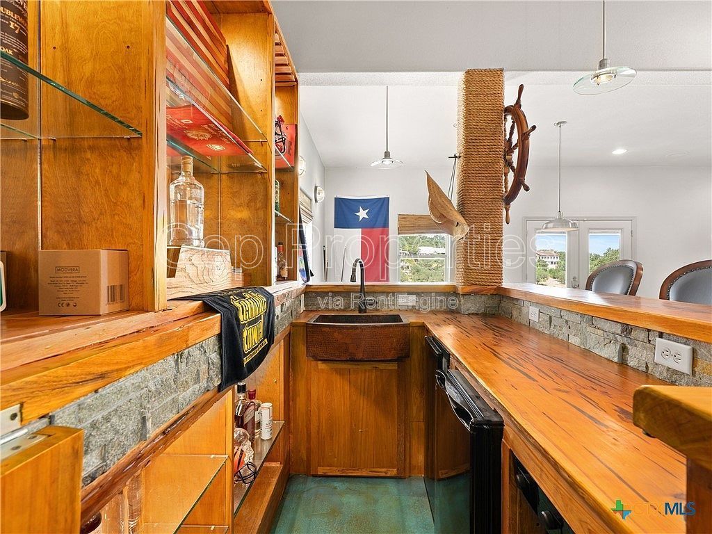 321 Village View Drive property image