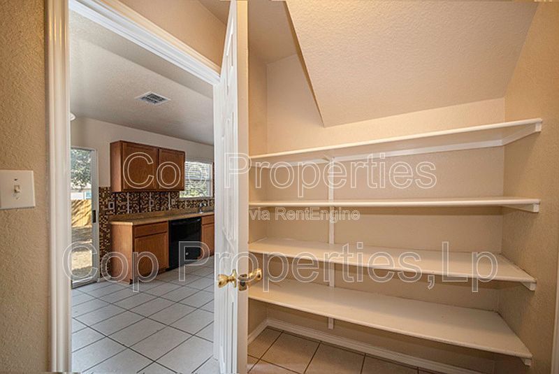 518 Reba property image