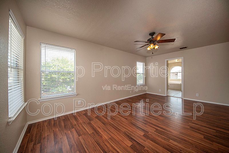518 Reba property image