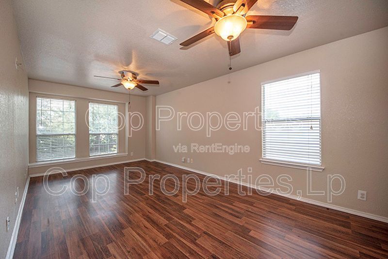 518 Reba property image