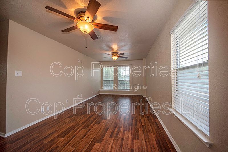 518 Reba property image