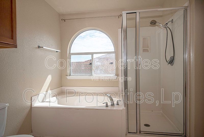 518 Reba property image