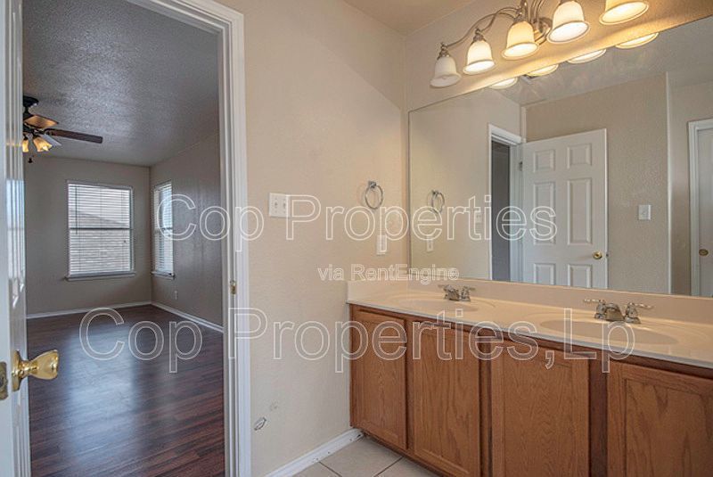 518 Reba property image