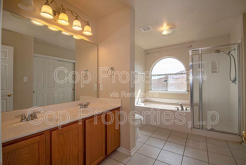 518 Reba property image