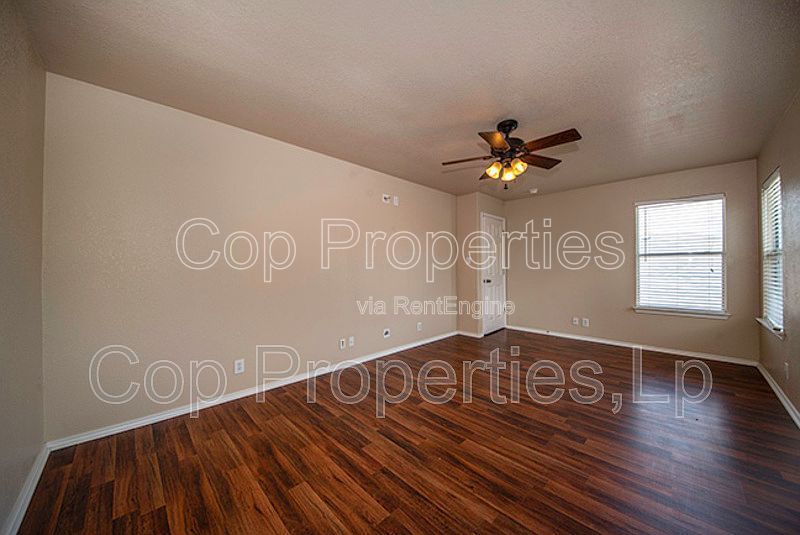 518 Reba property image