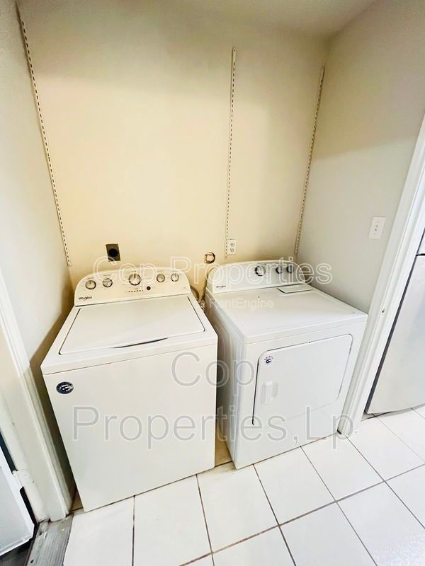 6319 Waddesdon Wood property image