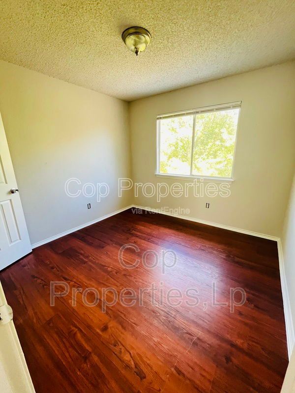 6319 Waddesdon Wood property image