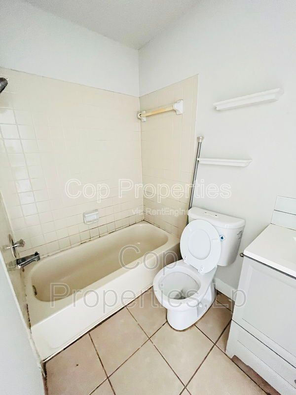 6319 Waddesdon Wood property image