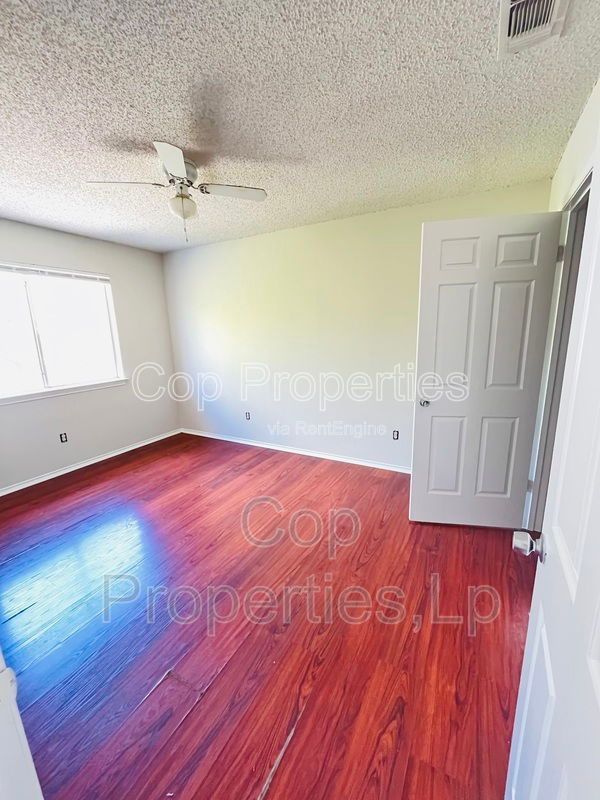 6319 Waddesdon Wood property image