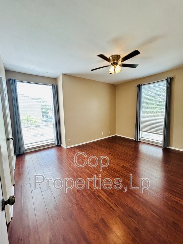Open property image
