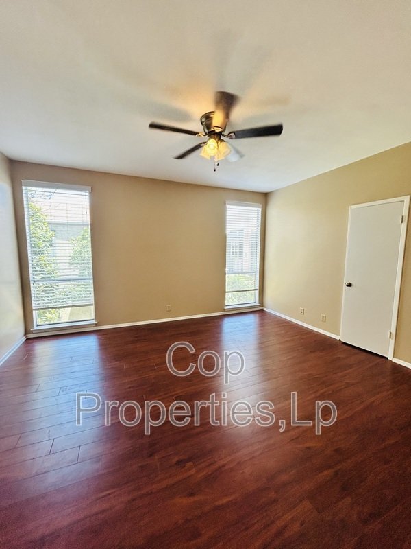 Open property image